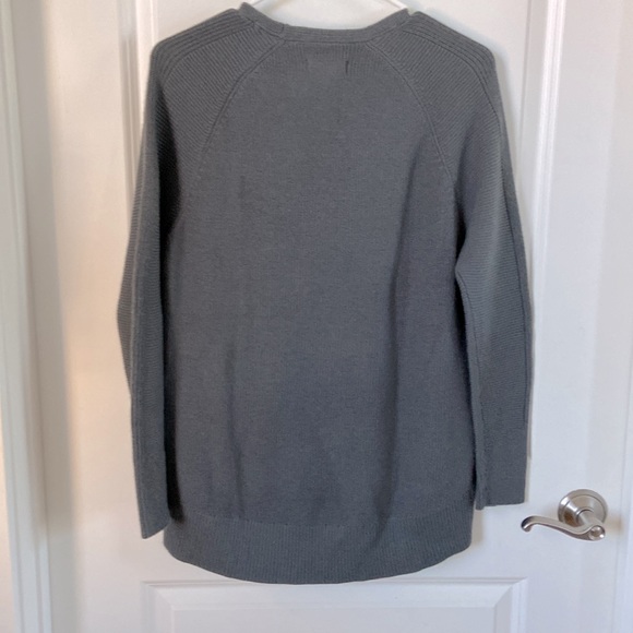 Athleta Hanover Merino Wool Blend V Neck Sweater Top Mist Grey Size XS - Picture 6 of 6